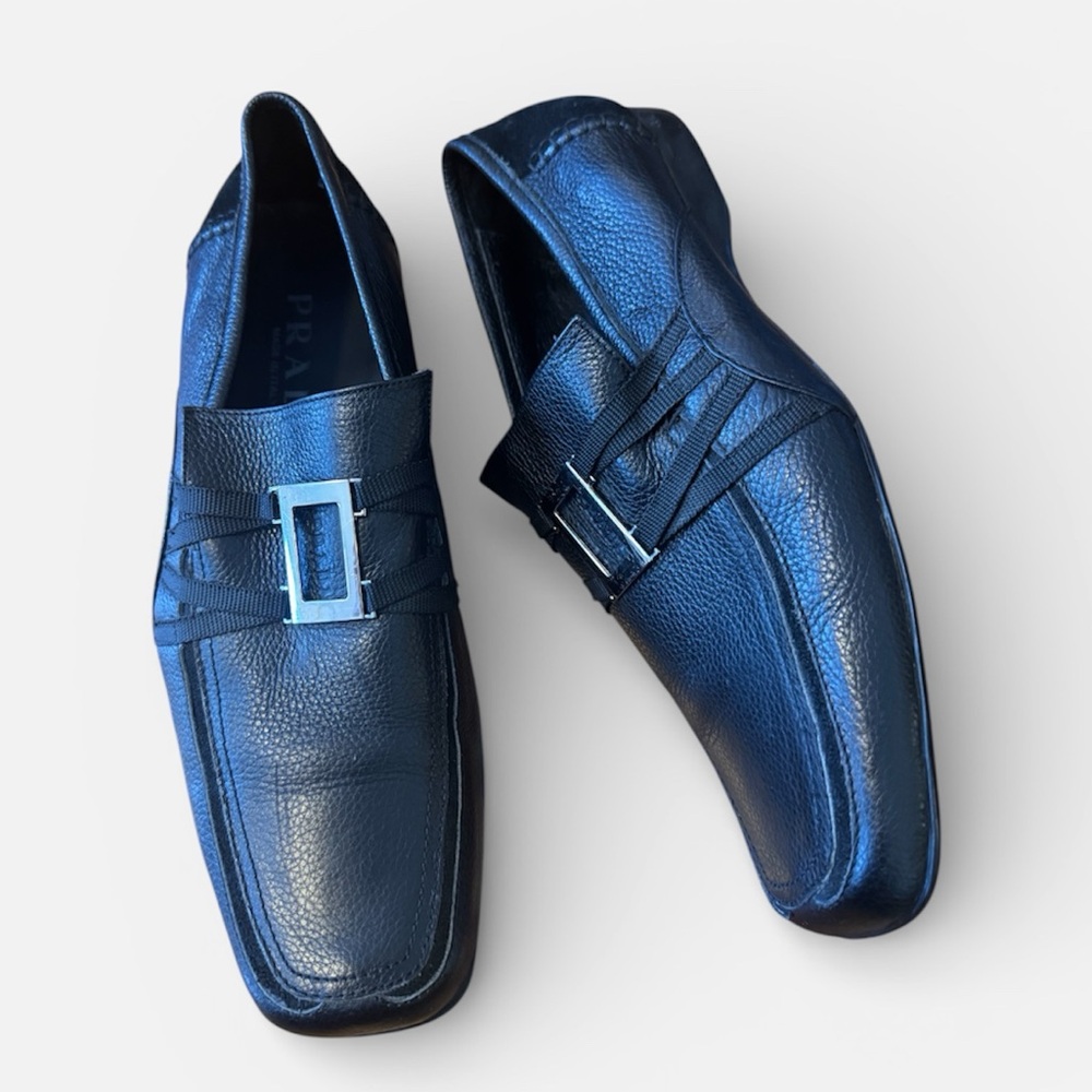 Prada Men's black Leather Loafers in like new condition size 41 (8,5)like new
